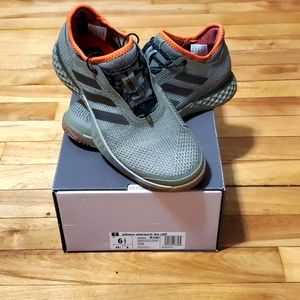 Like new Adidas Adizero Ubersonic 3 Citified tennis shoes - 6.5m, 7.5w, 39.3EU
